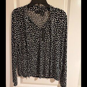 Tahari: Black & White Pattern Bow Blouse - Size: Medium